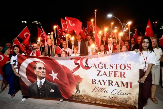 30 Ağustos Coşkusu Menderes’i Sardı
