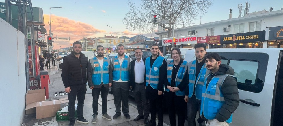 AK Parti Güzelbahçe Teşkilatı’ndan “İFTARA 5 KALA” İkramı