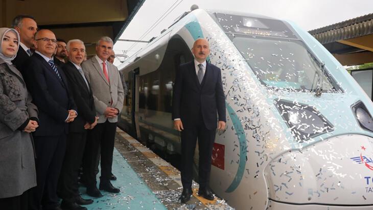 Bakan Karaismailoğlu: Milli tren bugün yolcu taşımaya başlayacak