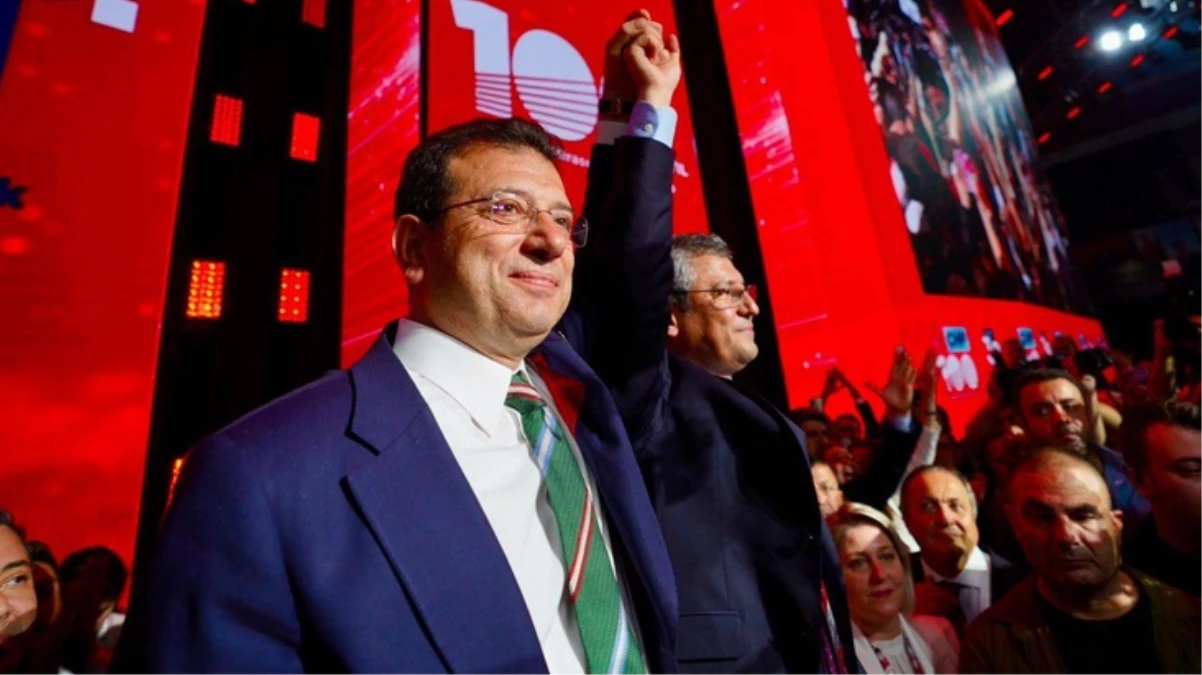 CHP Genel Başkanı seçilen Özgür Özel'i kutlayan İmamoğlu: Değişim sırası Türkiye'de