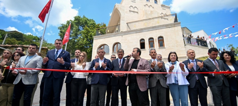 CHP Lideri Özel, Bornova’da üç önemli projeyi hizmete açtı