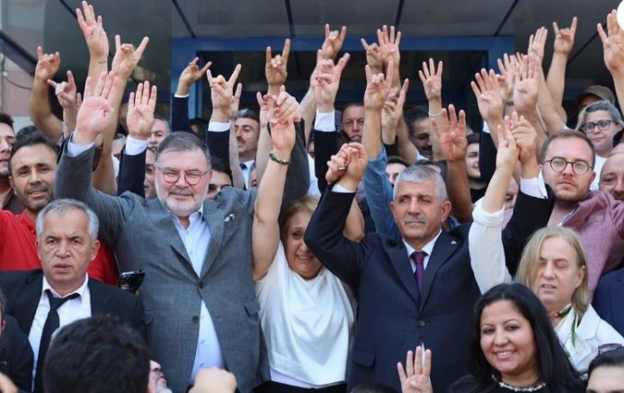 İzmir'de Menderes Belediyesi AK Parti’ye geçti 