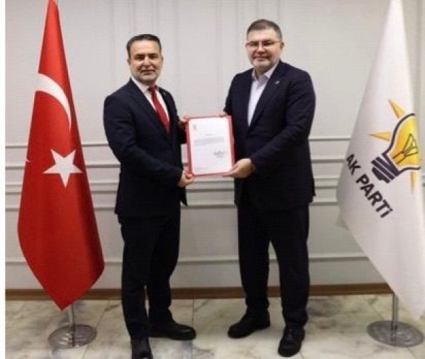 AK Parti Güzelbahçe’de Yeni Dönem: Yetki Belgesi Halil Durankuş’a Takdim Edildi