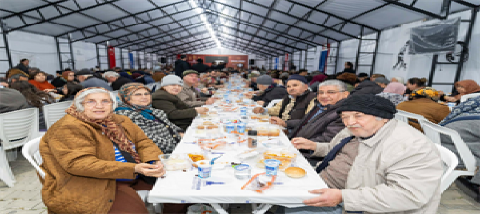 Bergama’nın iftar sofrası Tıp Bayramı'nda doktor başkanları buluşturdu
