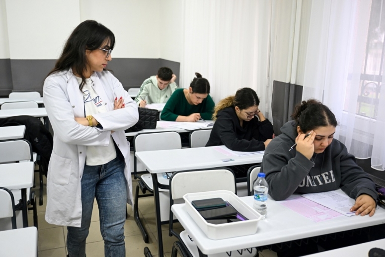 Bornova Belediyesi’nin ilçedeki öğrencilere ücretsiz eğitim desteği