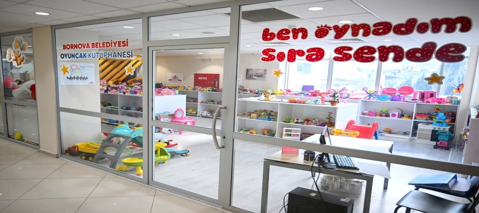 Bornova’da dayanışma ve paylaşmanın simgesi Oyuncak Kütüphanesi