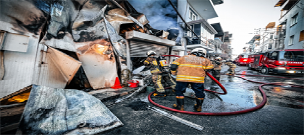 Buca’da iş yeri yangını panik yarattı