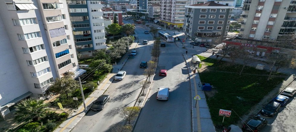 Buca’nın refüjleri yenileniyor