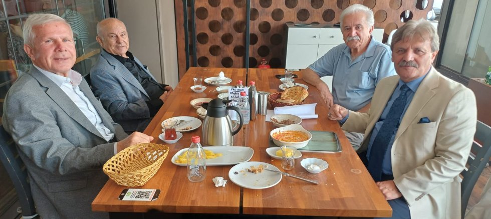 Gaziemir’de Anneler Günü’ne Yakışan Buluşma: Sevgi ve Dayanışma Aynı Sofrada Buluştu