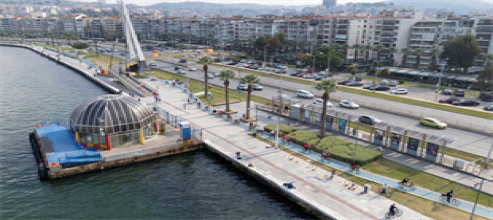 İzmir’de Cumhuriyet coşkusu engelleri aştı