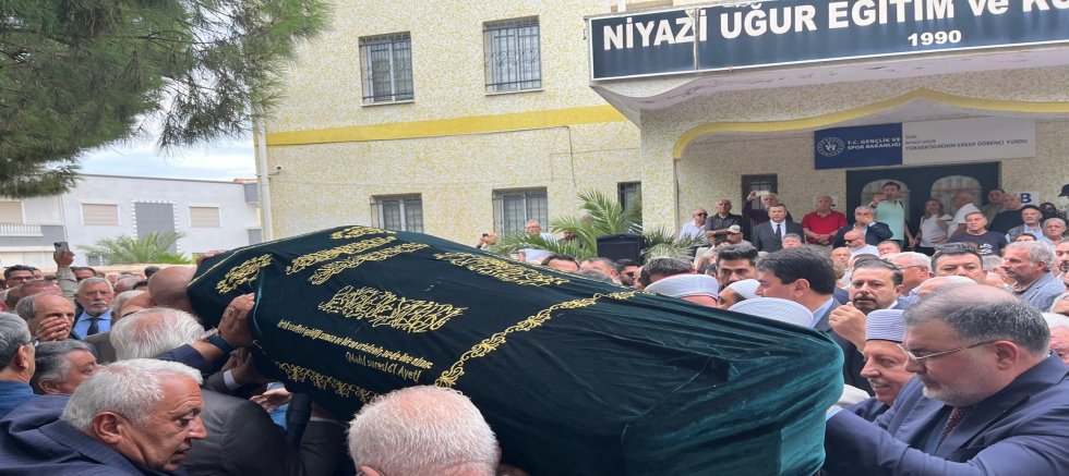 İZMİR’İN ESKİ BAŞKANI BURHAN ÖZFATURA SON YOLCULUĞUNA UĞURLANDI
