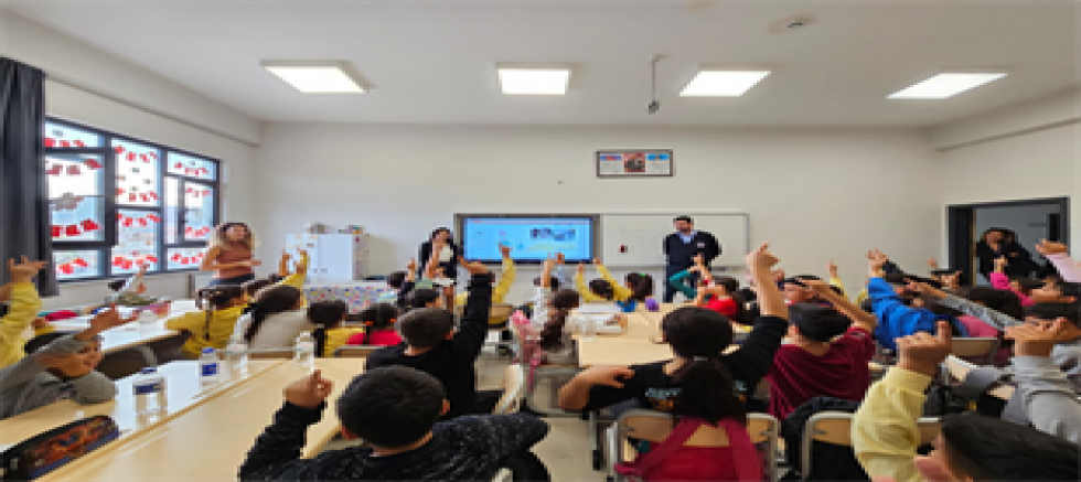 İzmir Metrosu’ndan öğrencilere metro ve tramvay eğitimi