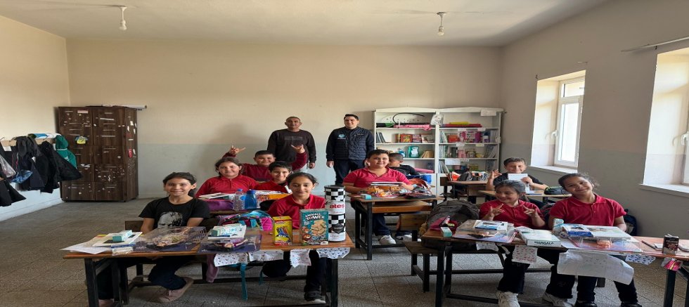 Ülkü Ocakları İzmir İl Başkanlığı’ndan Menderes Yeni Şaşal İlkokulu’na Kapsamlı Eğitim Desteği