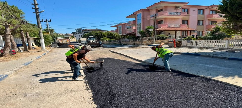 Yenifoça Değirmendere Caddesi’nde Asfalt Çalışmaları Tüm Hızıyla Sürüyor