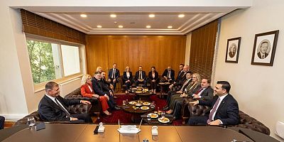 AK Parti heyetinden Başkan Tugay’a “hayırlı olsun” ziyareti