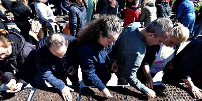 Bornova’da toprak kadınlarla canlanıyor