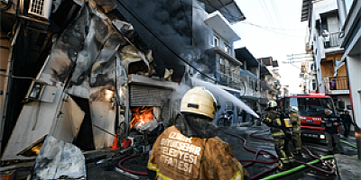 Buca’da iş yeri yangını panik yarattı