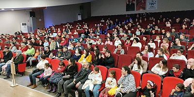 Çiğli’de Minikler Mikroplara Karşı Sahneye Çıktı