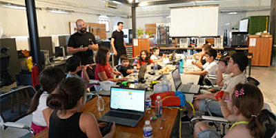 İzmirli çocuklar robotik dünyasıyla tanıştı