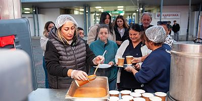 Karşıyaka’da 15 bin kişiye sıcak çorba ikramı