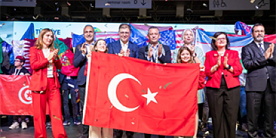 Özgür Özel dünya çocuklarına Atatürk'ün sözleriyle seslendi: Yurtta barış, dünyada barış!